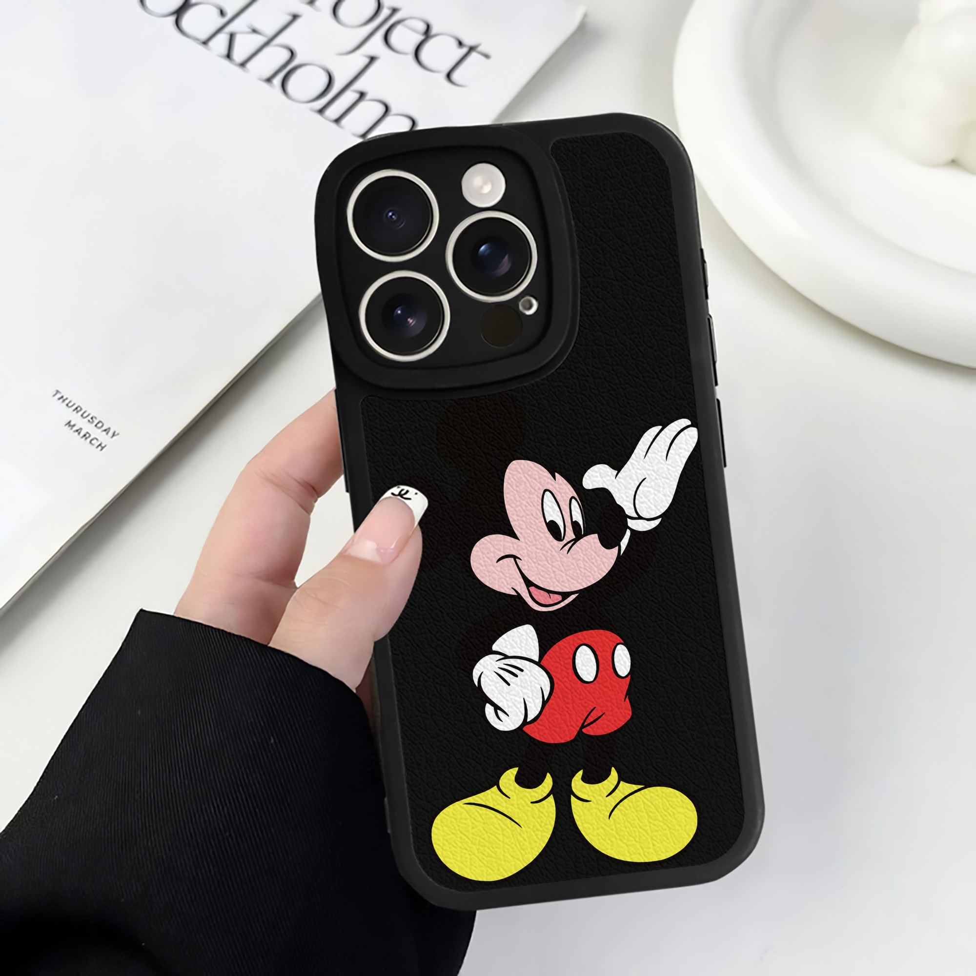 （画像用） ミッキーマウス Mickey Mouse 【iPhone 16シリーズ対応】シリコンスマホケース（レザー調） 材質：シリコン